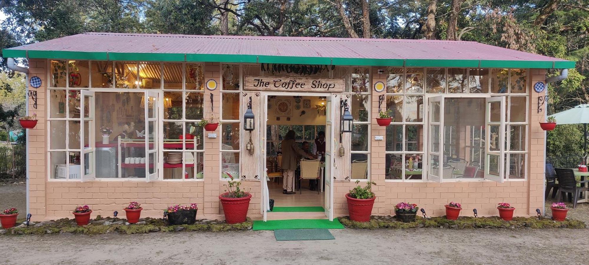 West View Hotel Раникет Екстериор снимка