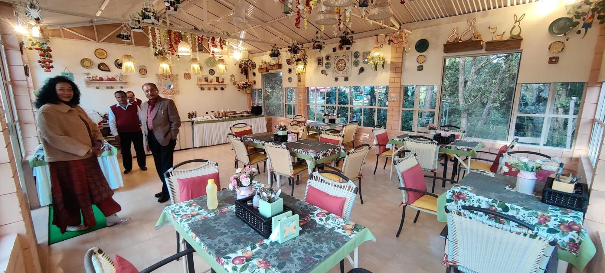 West View Hotel Раникет Екстериор снимка