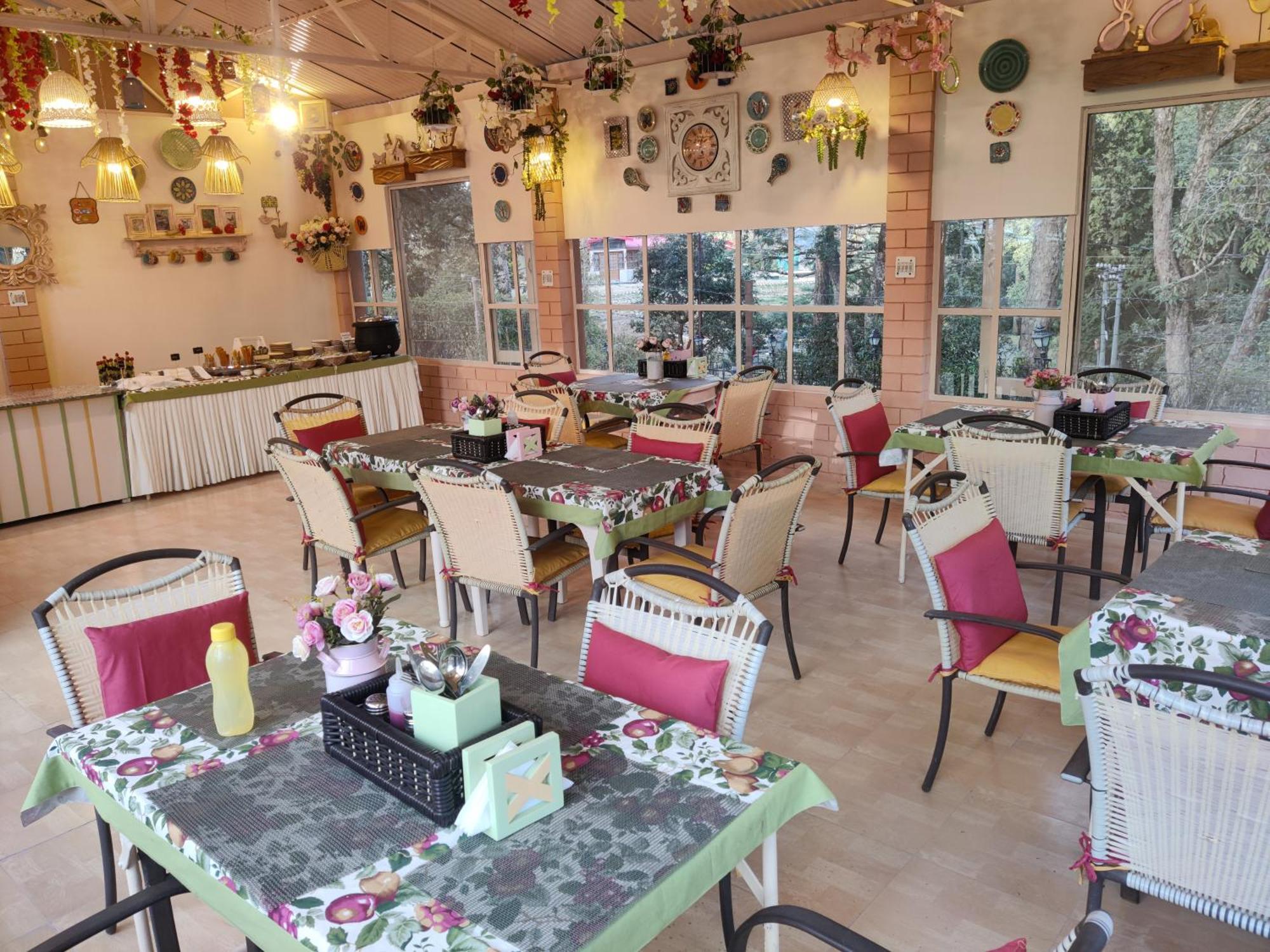 West View Hotel Раникет Екстериор снимка