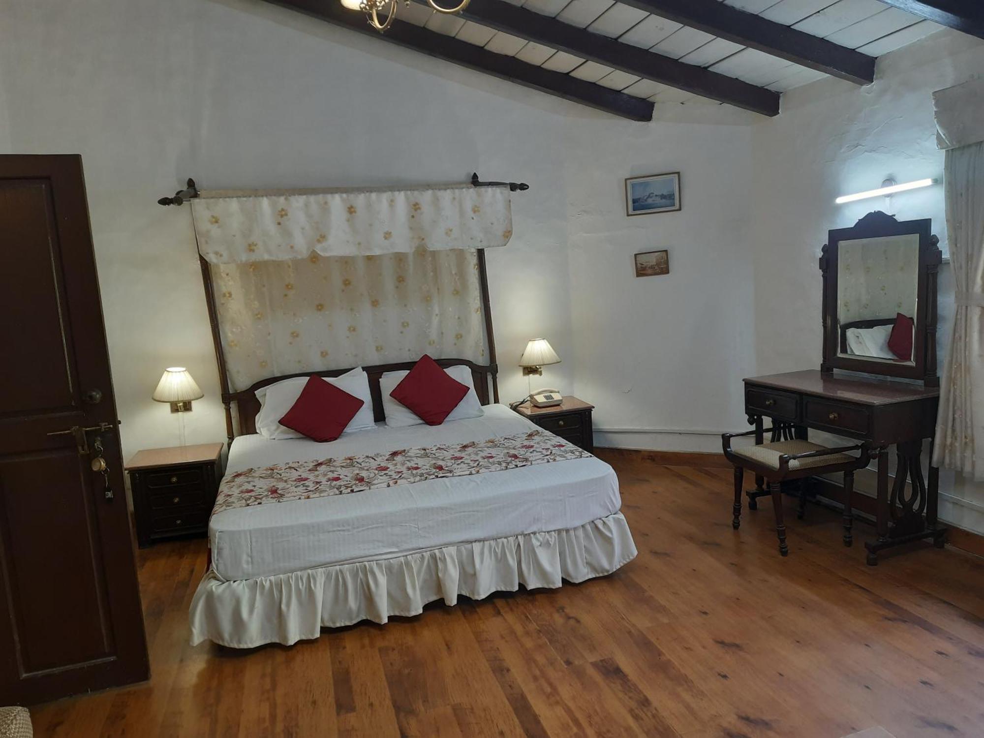 West View Hotel Раникет Екстериор снимка