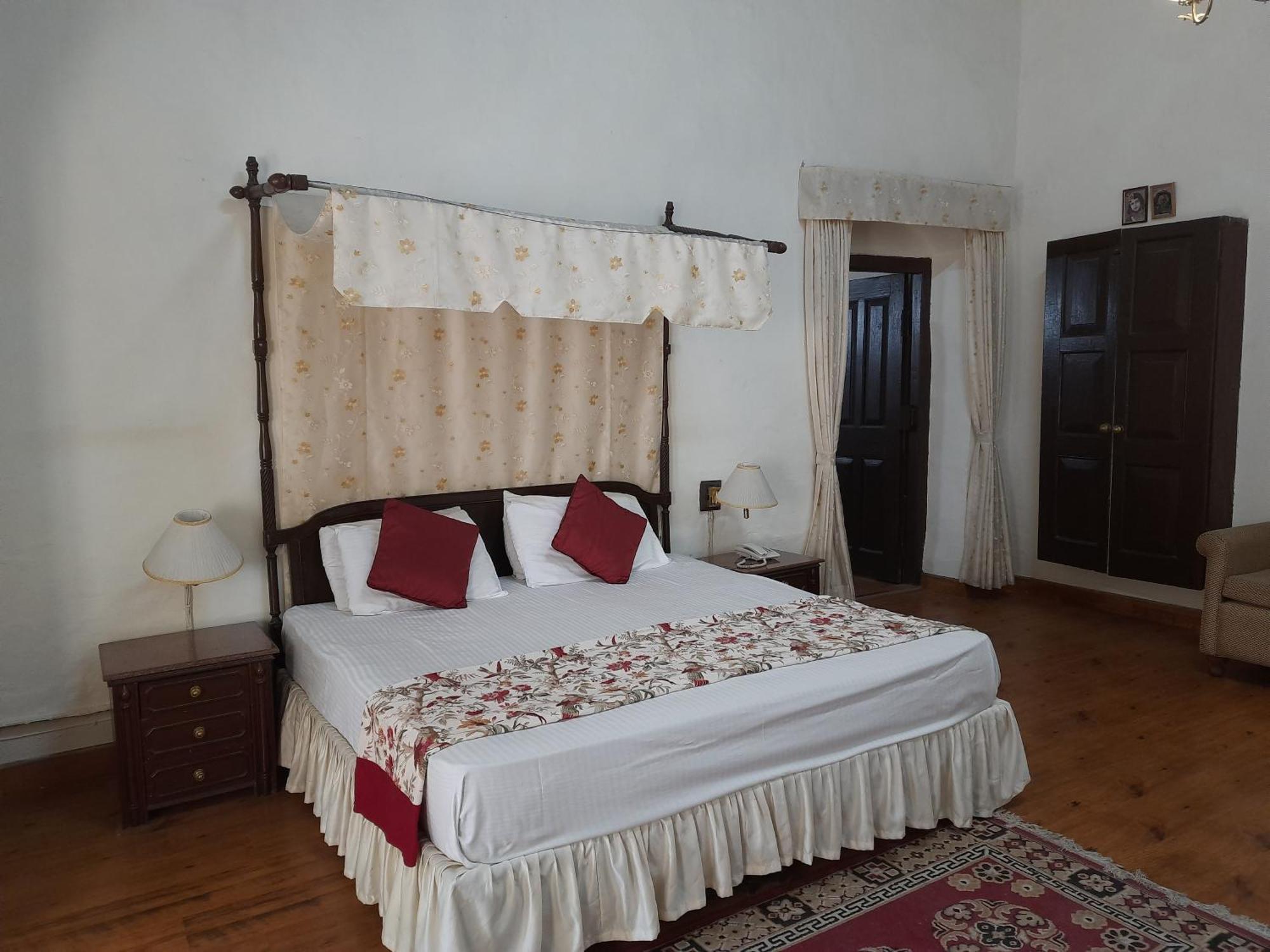 West View Hotel Раникет Екстериор снимка