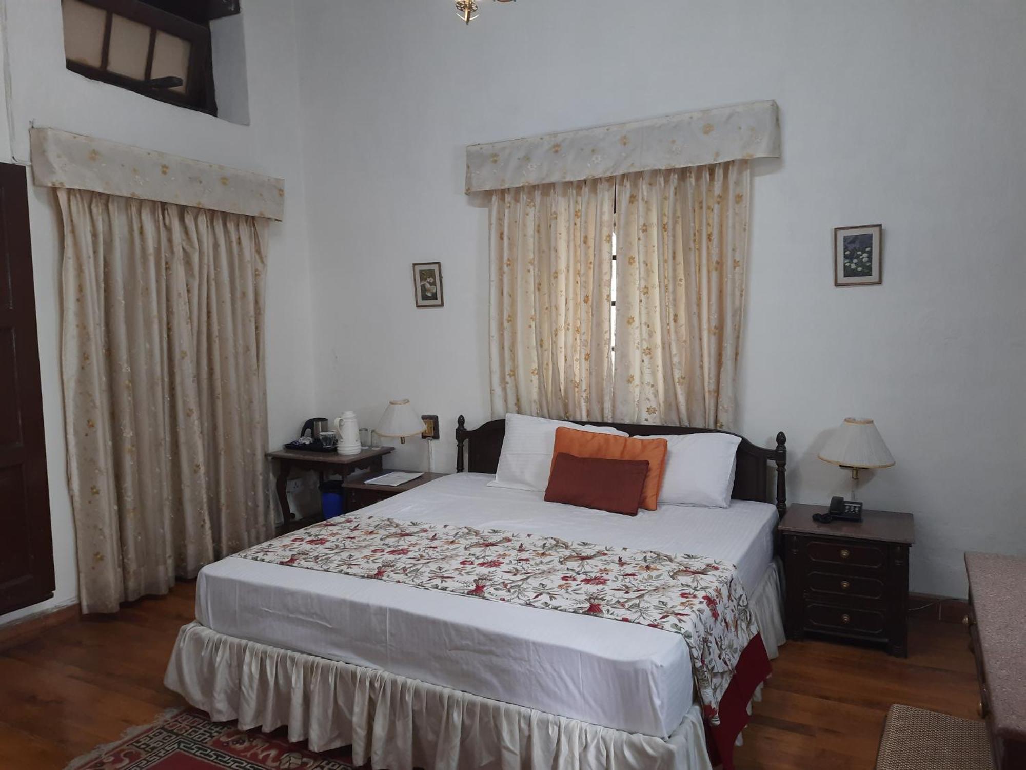 West View Hotel Раникет Екстериор снимка