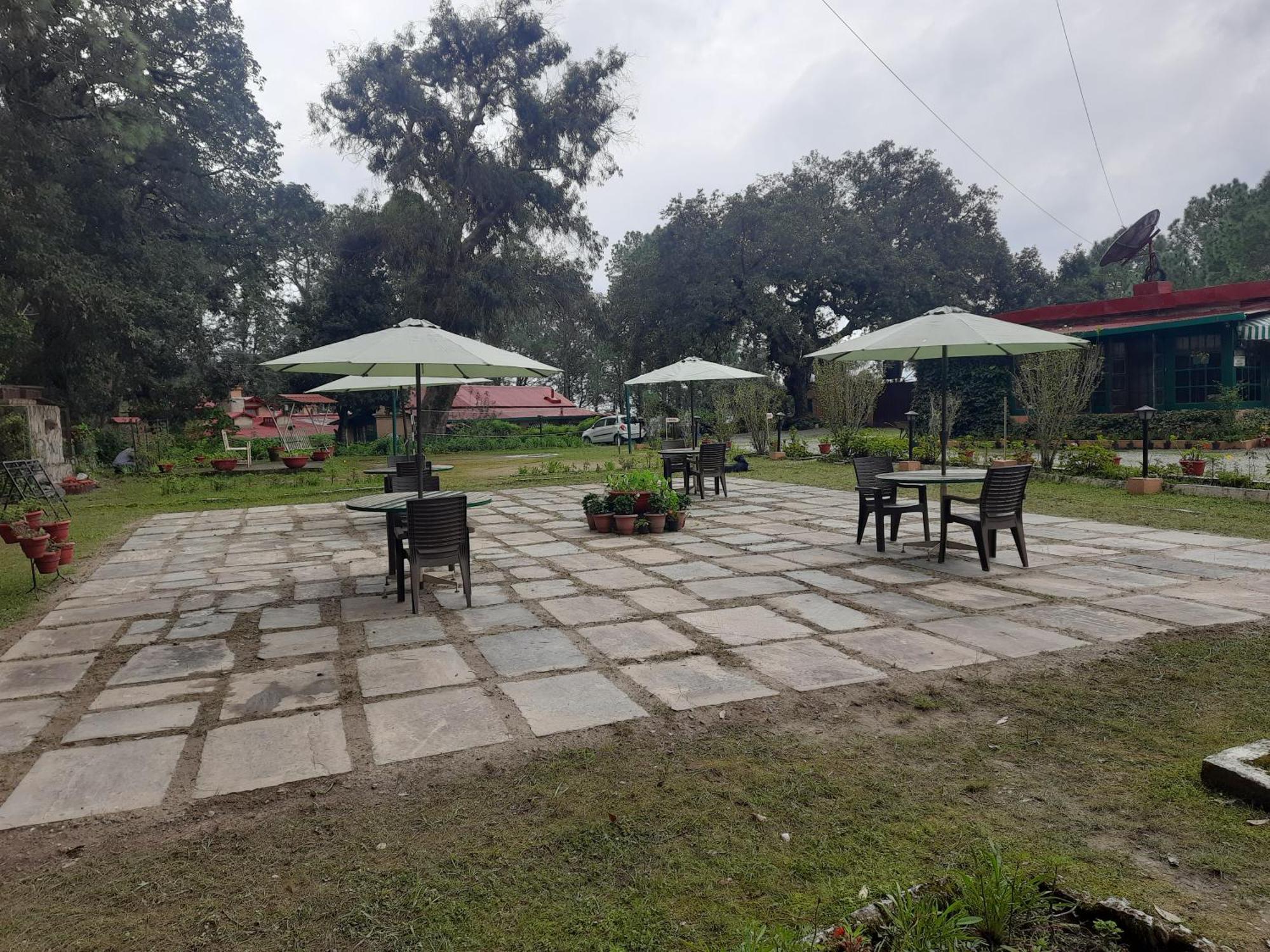 West View Hotel Раникет Екстериор снимка